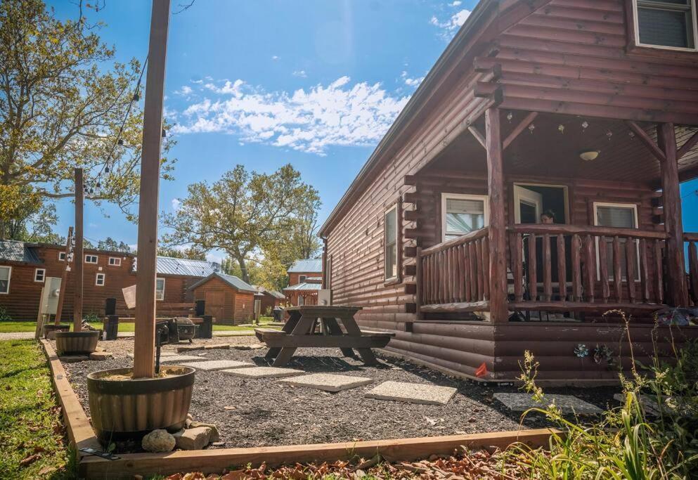 Charming Lakeview Cabin Near Geneva-On-The-Lake! Ashtabula Eksteriør billede