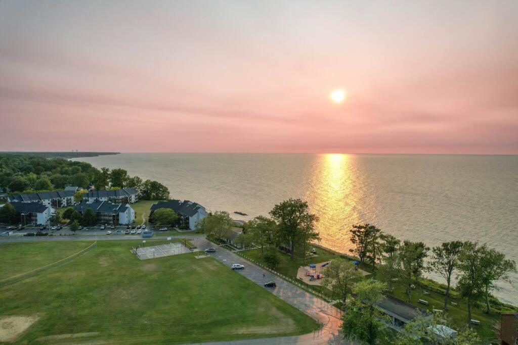 Charming Lakeview Cabin Near Geneva-On-The-Lake! Ashtabula Eksteriør billede