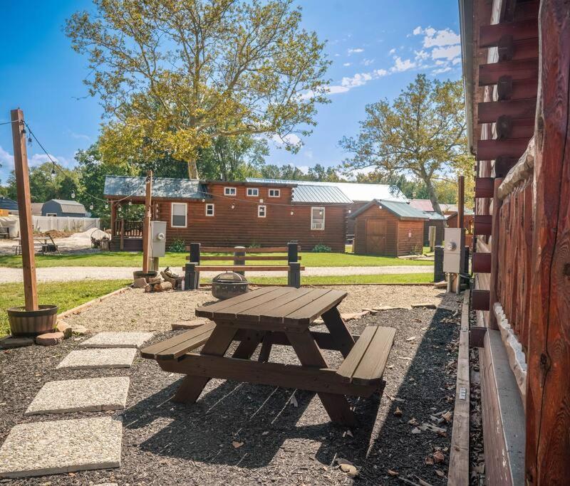 Charming Lakeview Cabin Near Geneva-On-The-Lake! Ashtabula Eksteriør billede